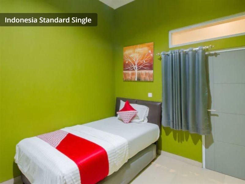 Hotel Oyo 871 Aira Costel Cianjur Esterno foto
