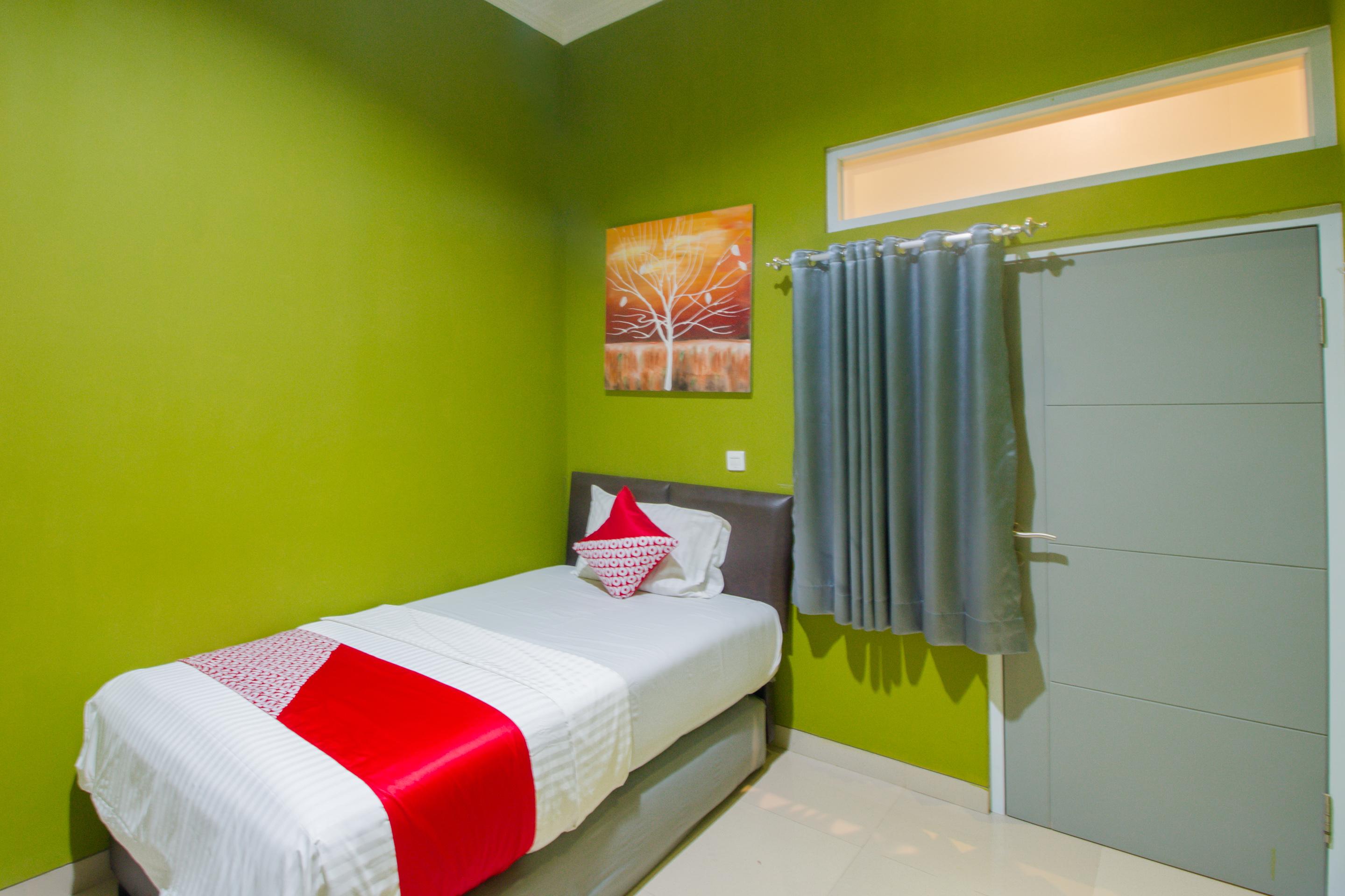 Hotel Oyo 871 Aira Costel Cianjur Esterno foto