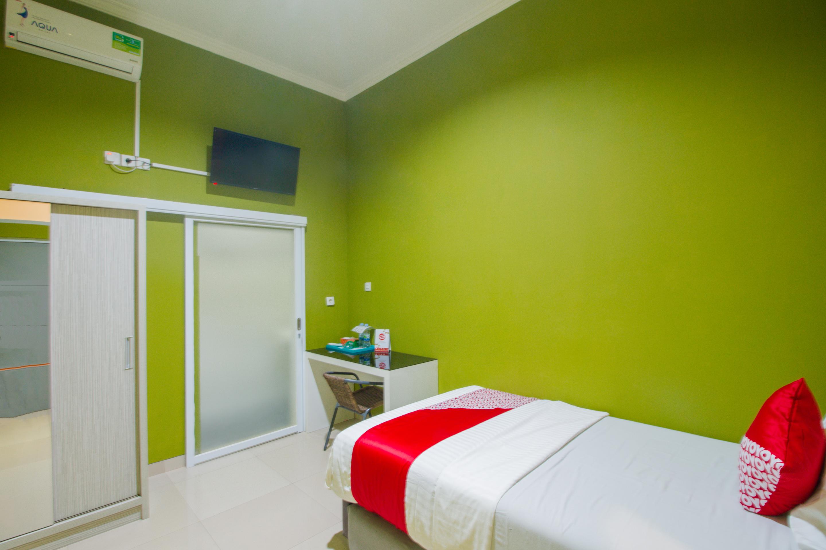 Hotel Oyo 871 Aira Costel Cianjur Esterno foto