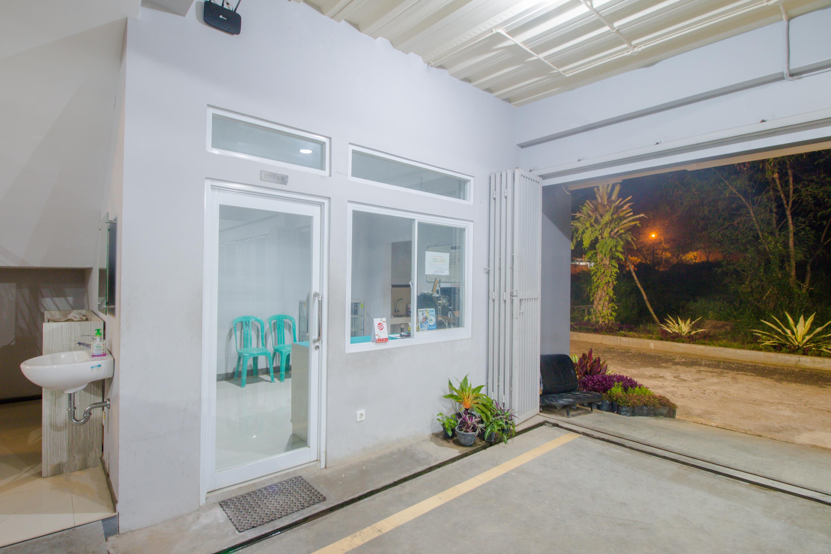 Hotel Oyo 871 Aira Costel Cianjur Esterno foto