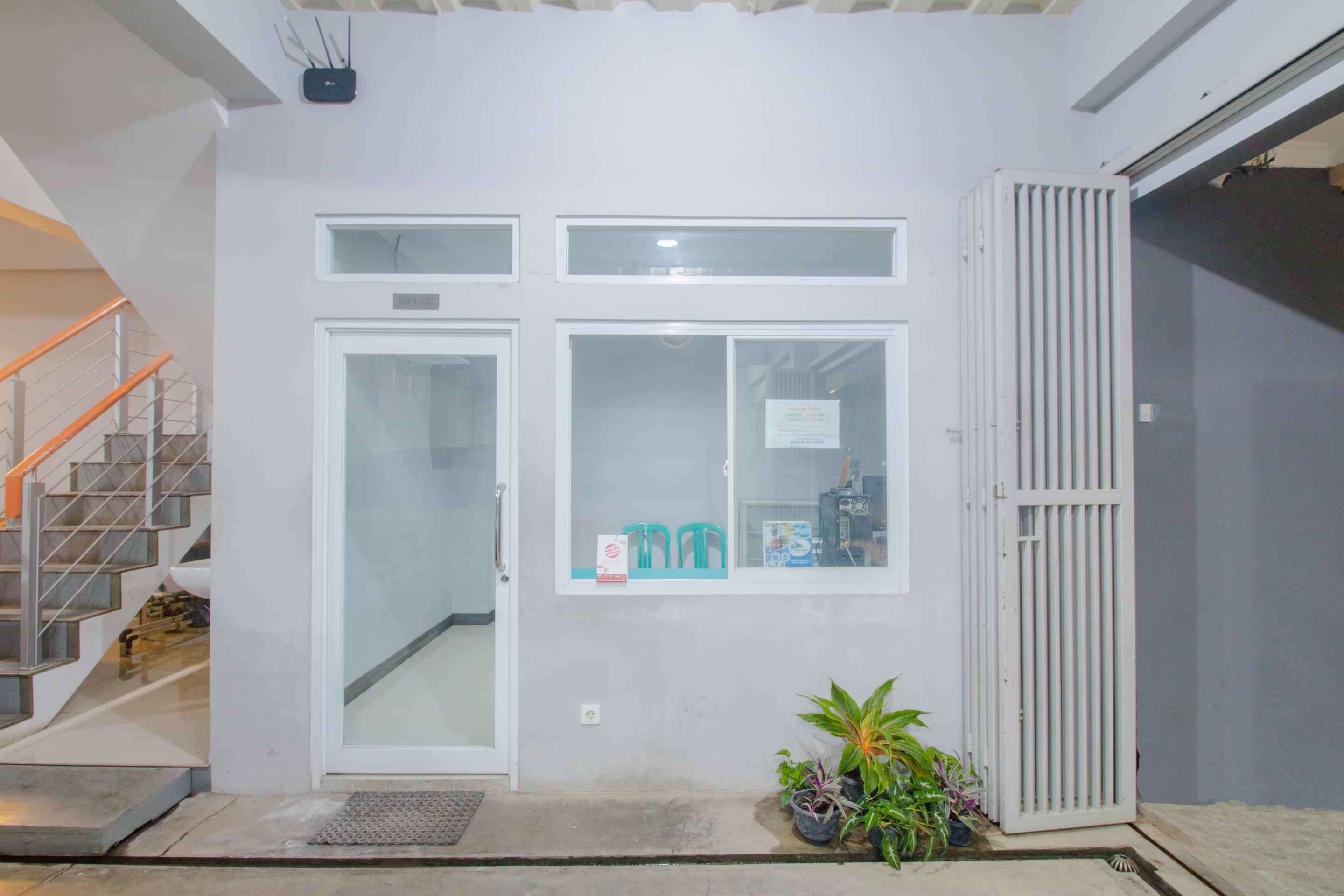 Hotel Oyo 871 Aira Costel Cianjur Esterno foto