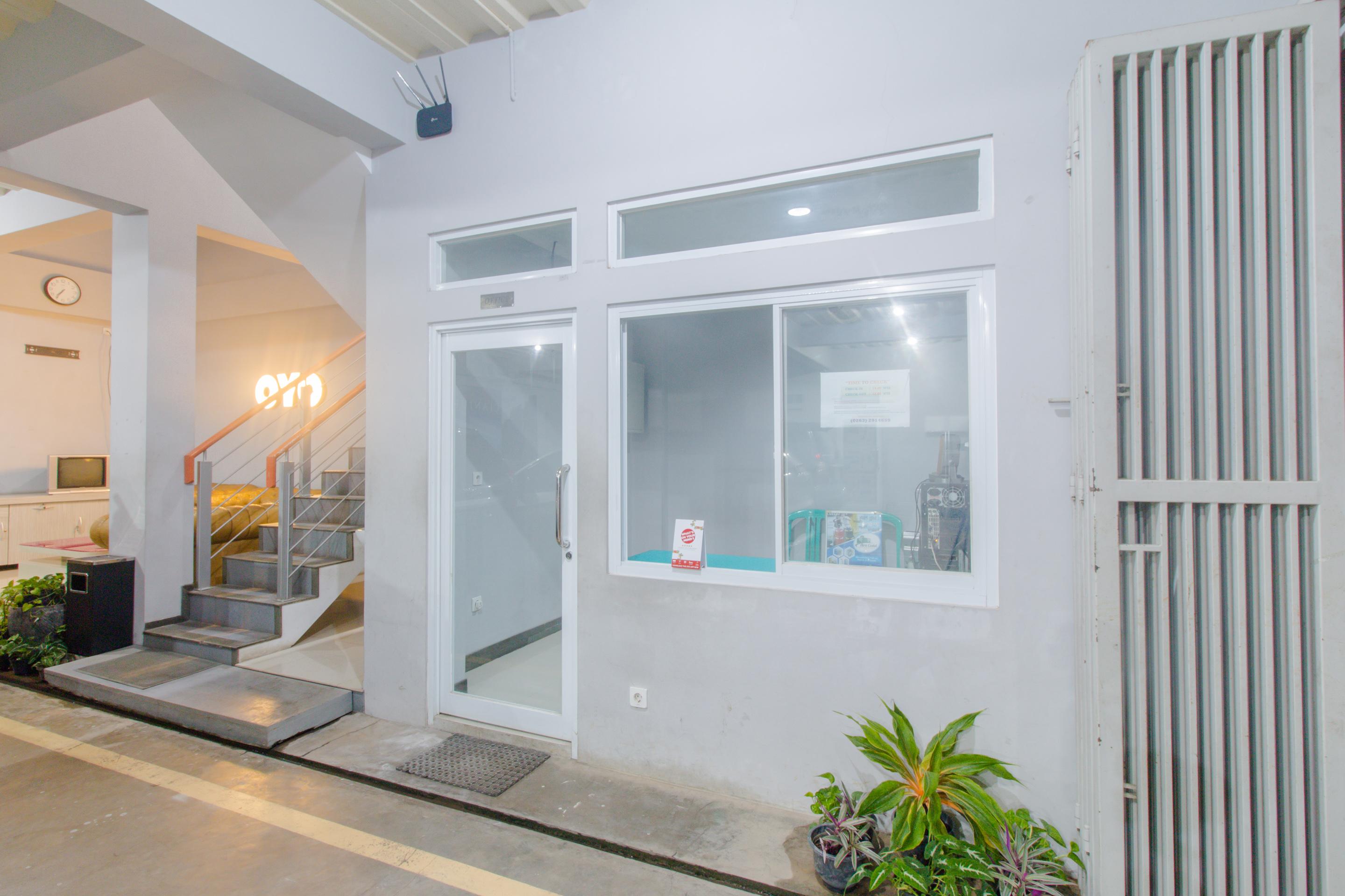 Hotel Oyo 871 Aira Costel Cianjur Esterno foto