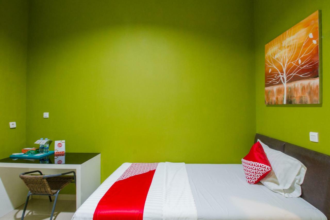 Hotel Oyo 871 Aira Costel Cianjur Esterno foto